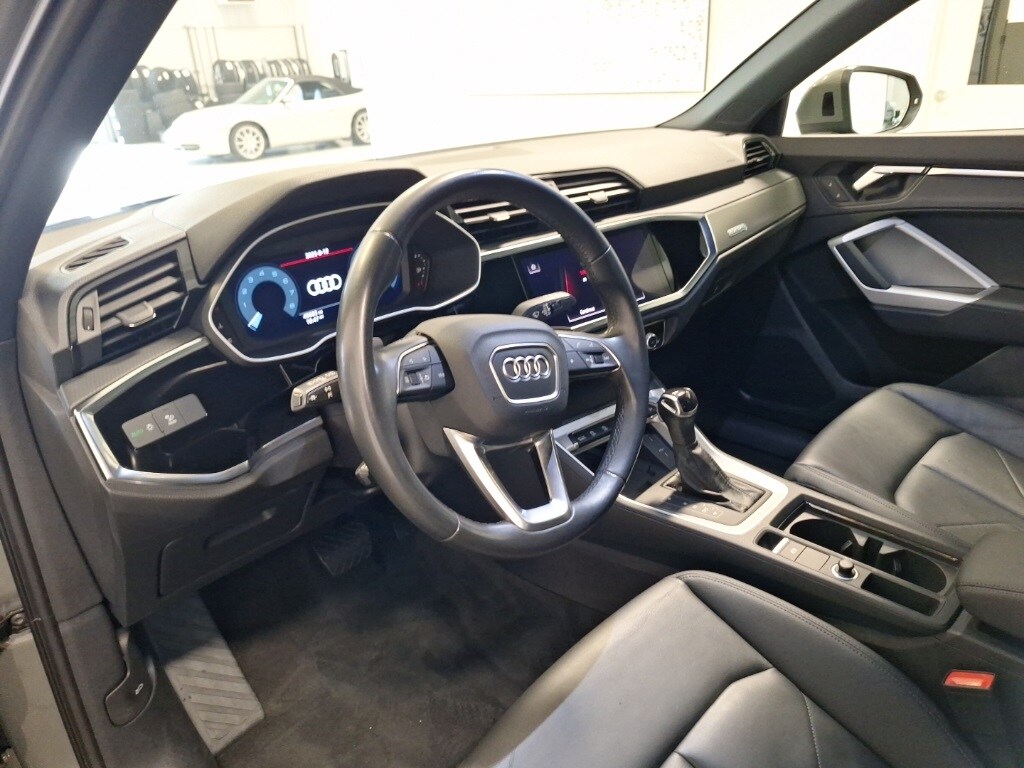 2024 Audi Q3 45 TFSI S line Premium photo 3