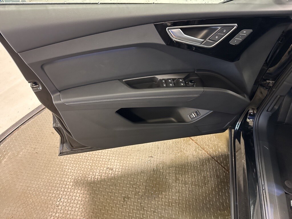 2025 Audi Q4 E-tron 55 Premium photo 3