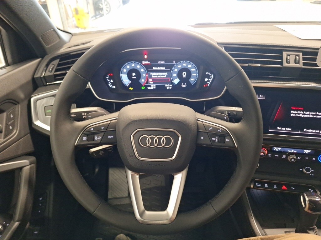 2025 Audi Q3 45 TFSI S line Premium photo 4