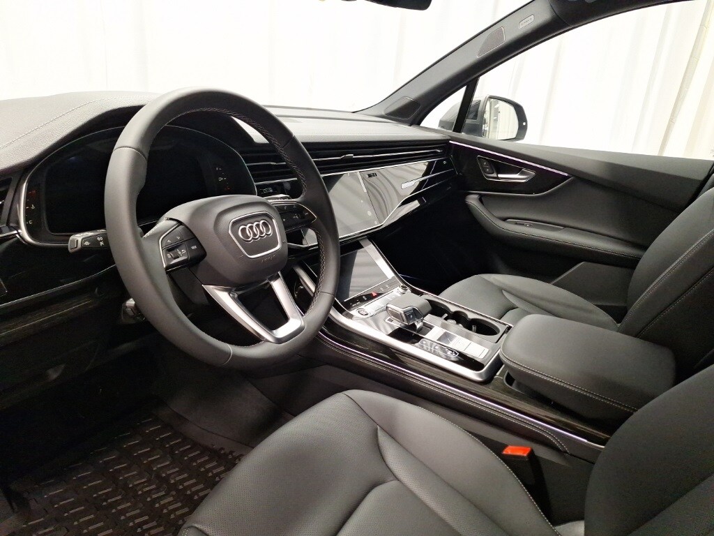 2025 Audi Q7 55 Premium Plus photo 3