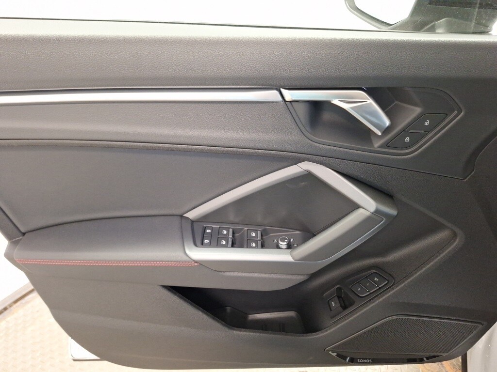 2025 Audi Q3 45 TFSI S line Premium photo 4