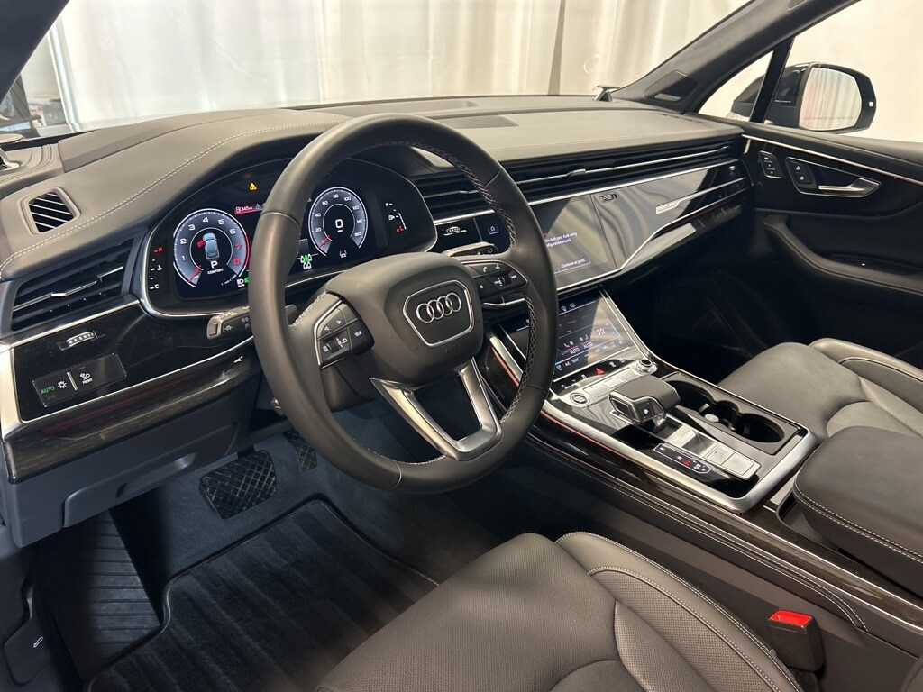 2025 Audi Q7 55 Prestige photo 2