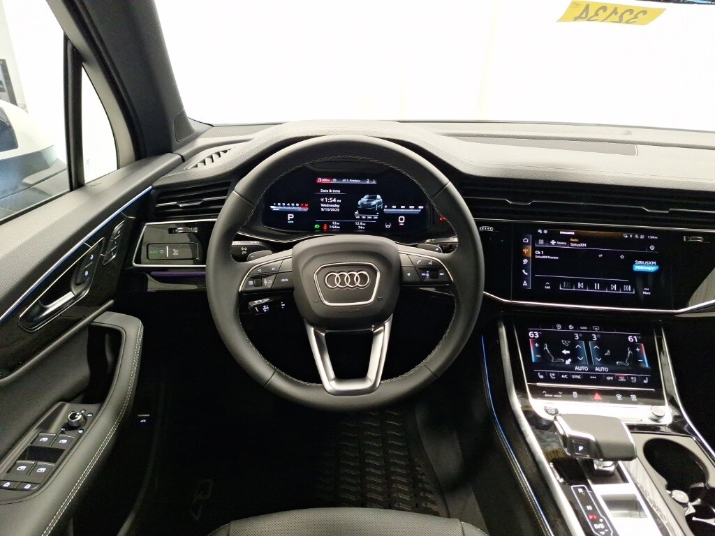 2025 Audi Q7 55 Premium Plus photo 3