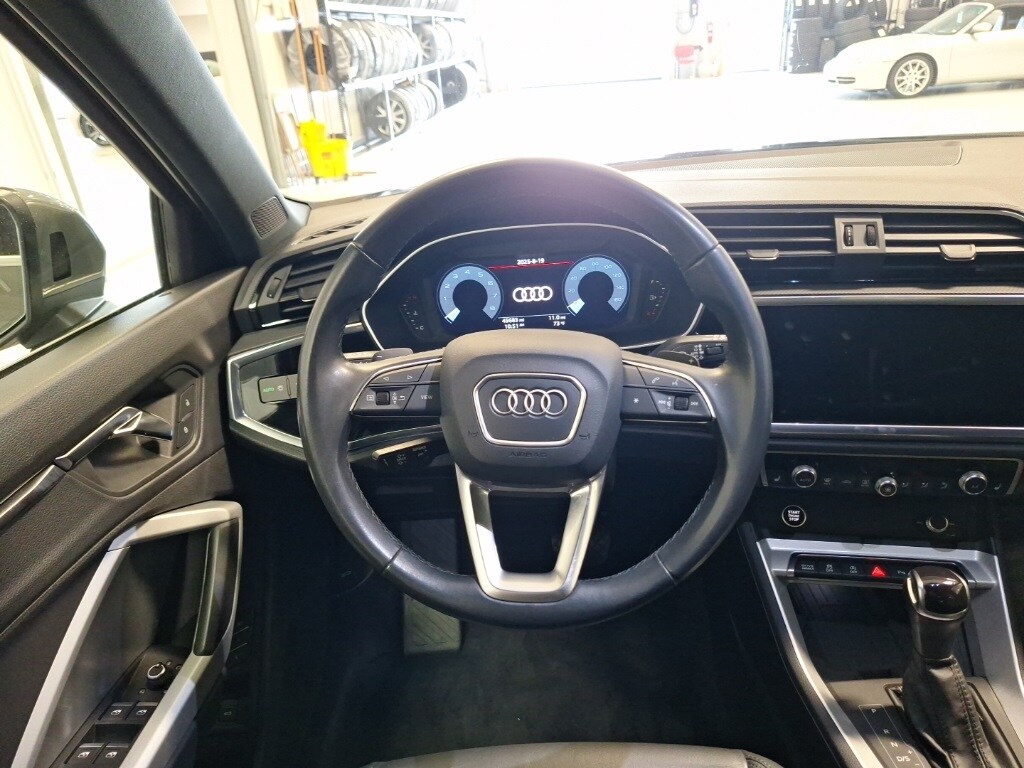 2024 Audi Q3 45 TFSI S line Premium photo 2