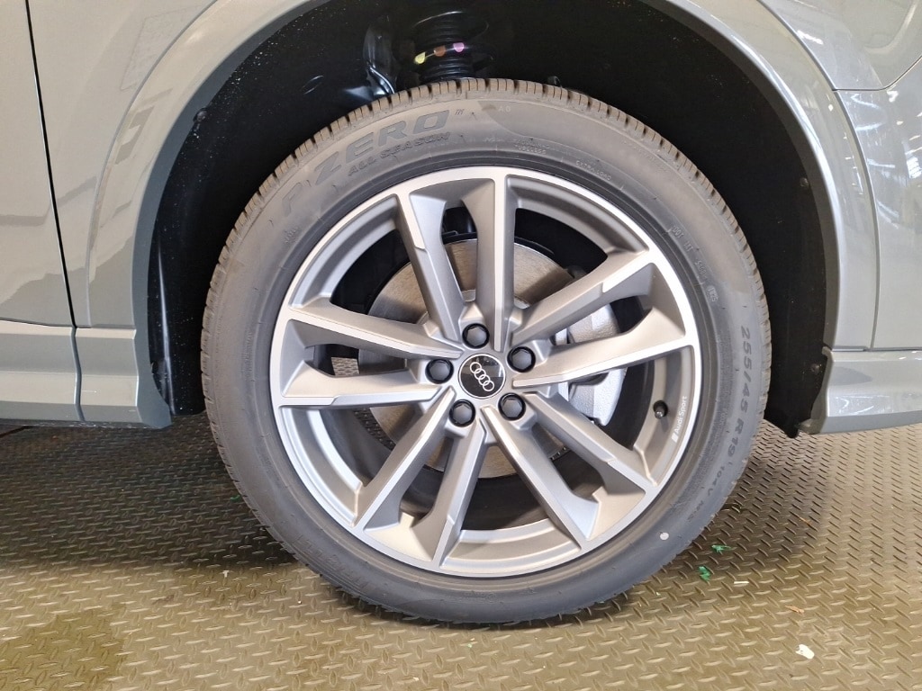 2025 Audi Q3 45 TFSI S line Premium photo 2