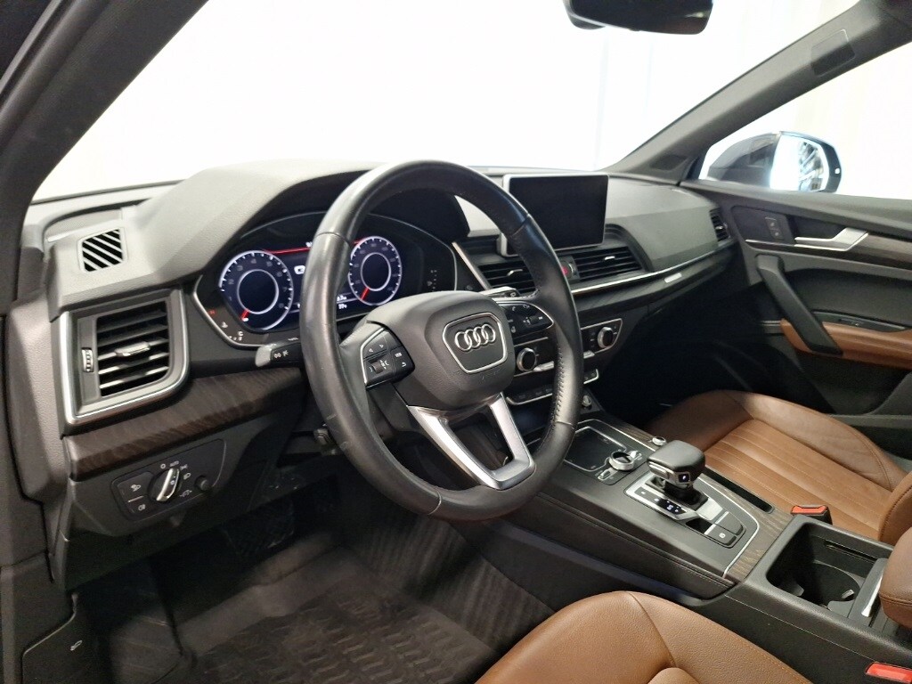 2020 Audi Q5 45 Premium Plus photo 2