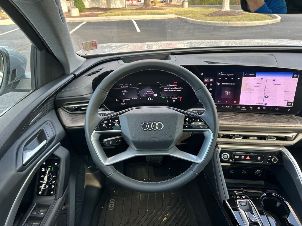 2025 Audi Q5 2.0T Premium Plus photo 3