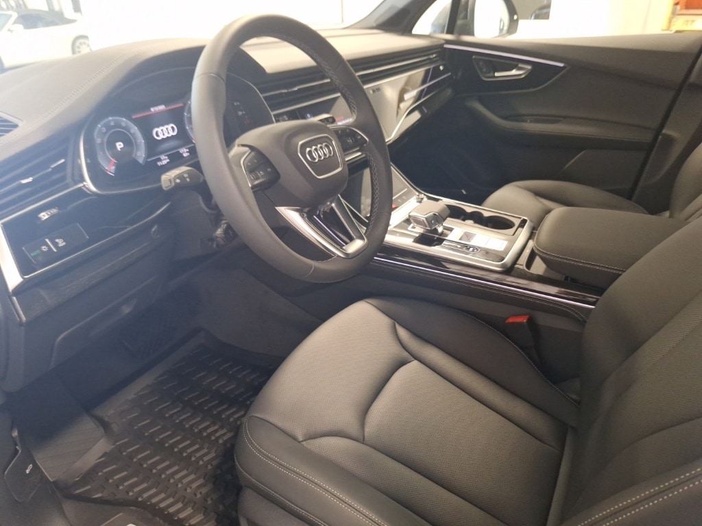 2025 Audi Q7 55 Premium Plus photo 3