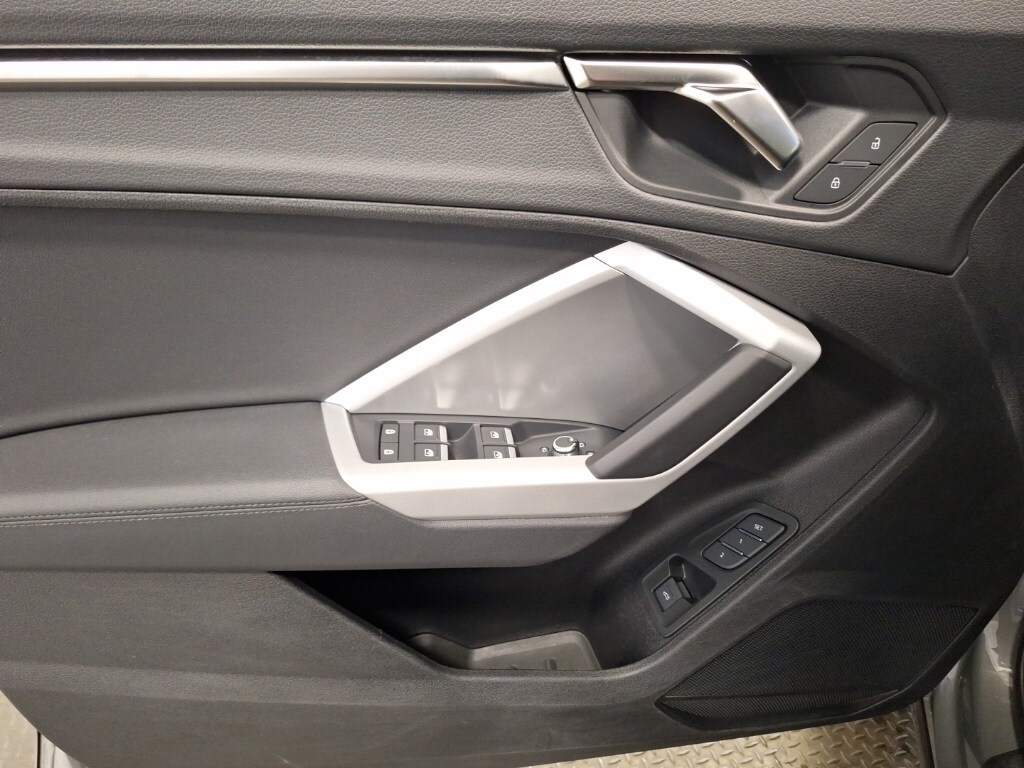 2024 Audi Q3 45 TFSI S line Premium photo 4