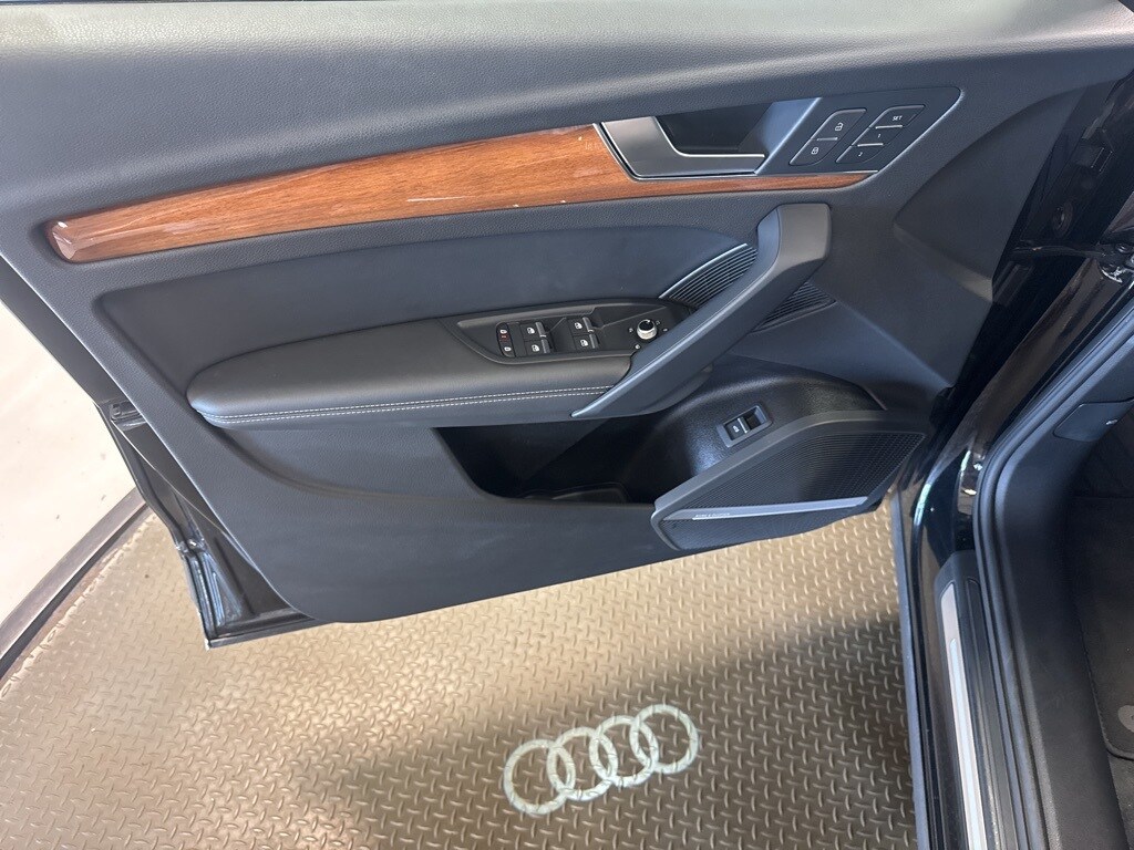 2022 Audi Q5 40 Premium Plus photo 4