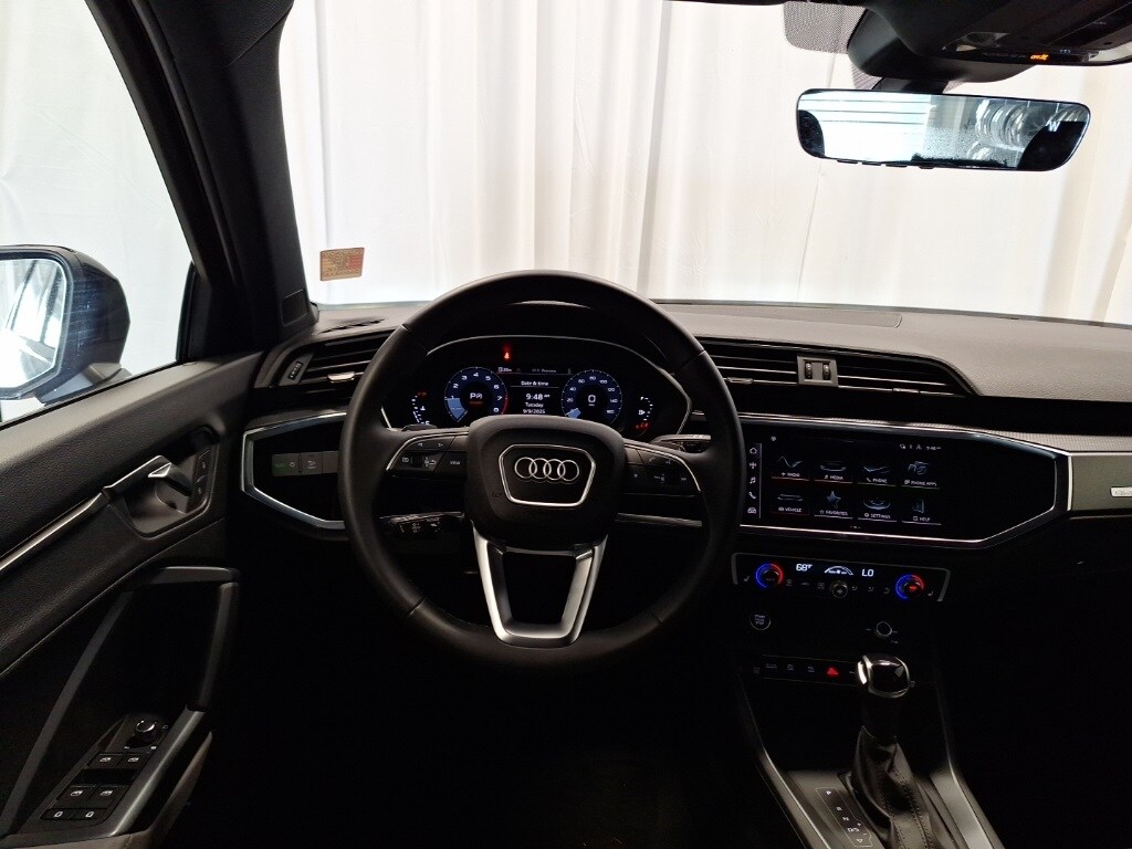 2025 Audi Q3 45 TFSI S line Premium photo 3