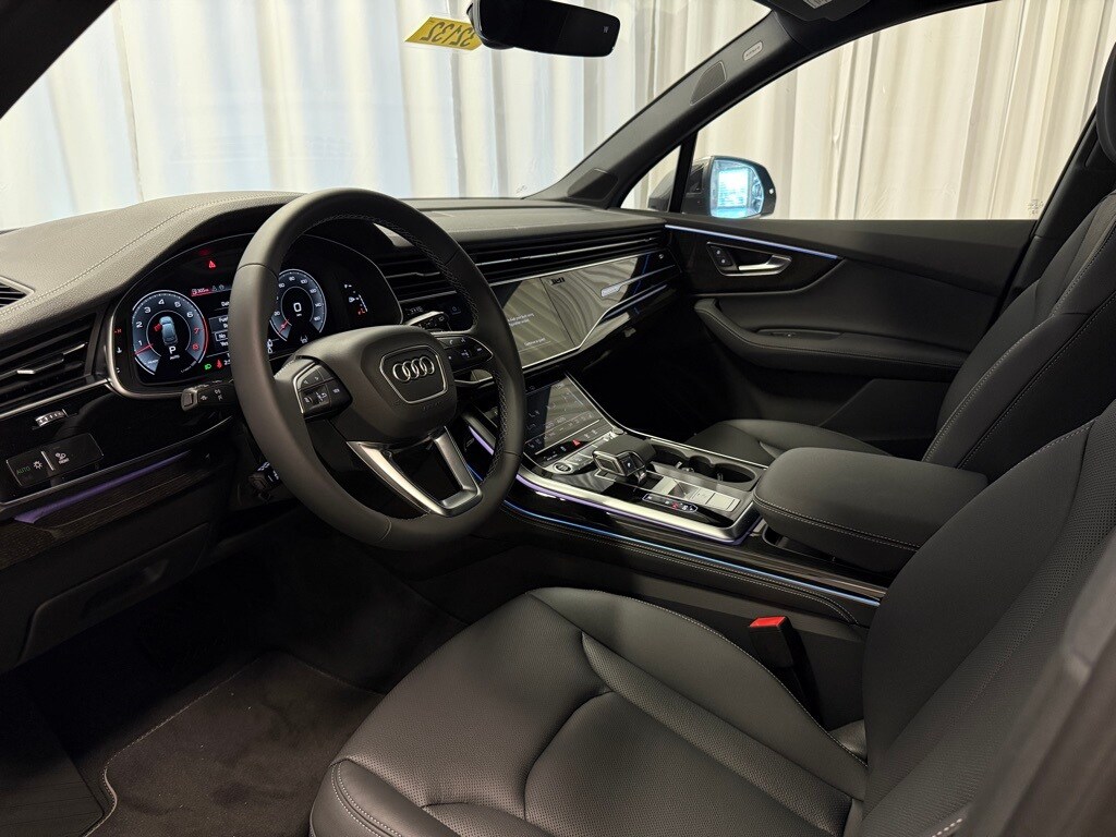 2025 Audi Q7 55 Premium Plus photo 4