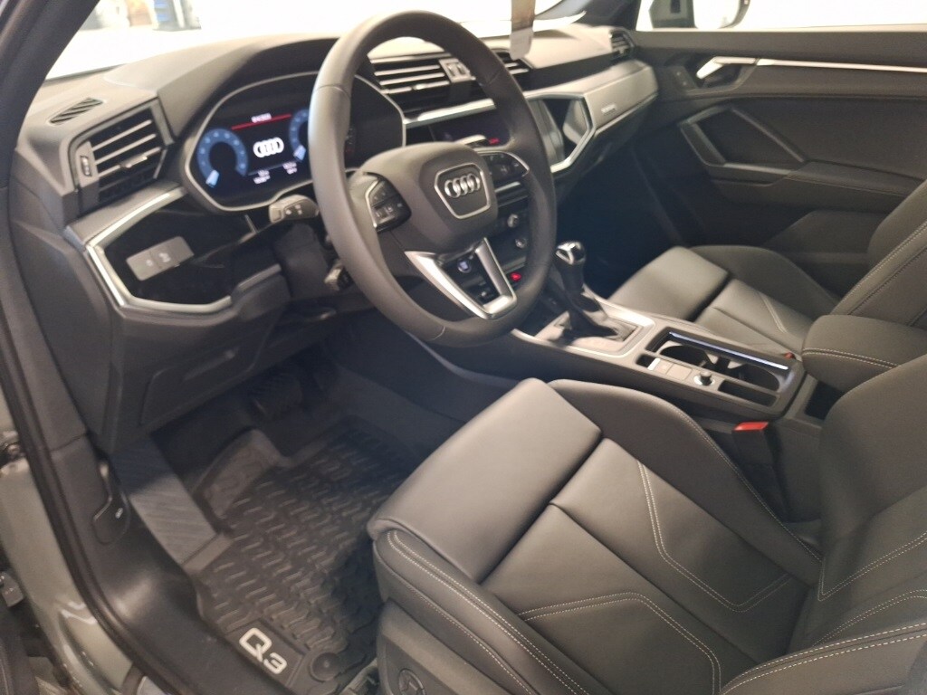 2025 Audi Q3 45 TFSI S line Premium photo 3
