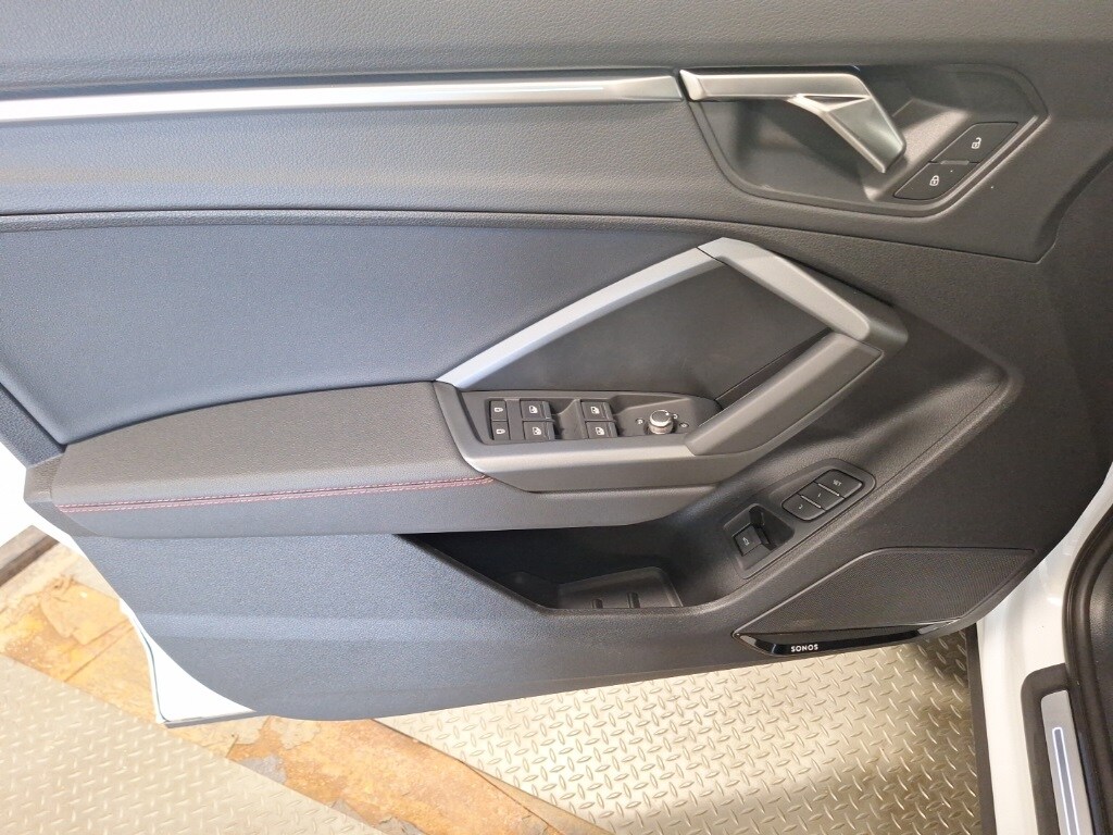 2025 Audi Q3 45 TFSI S line Premium photo 4