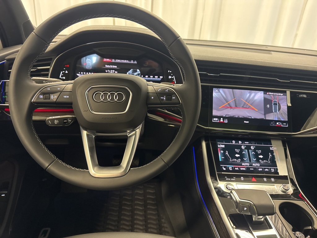 2025 Audi Q7 55 Premium Plus photo 2