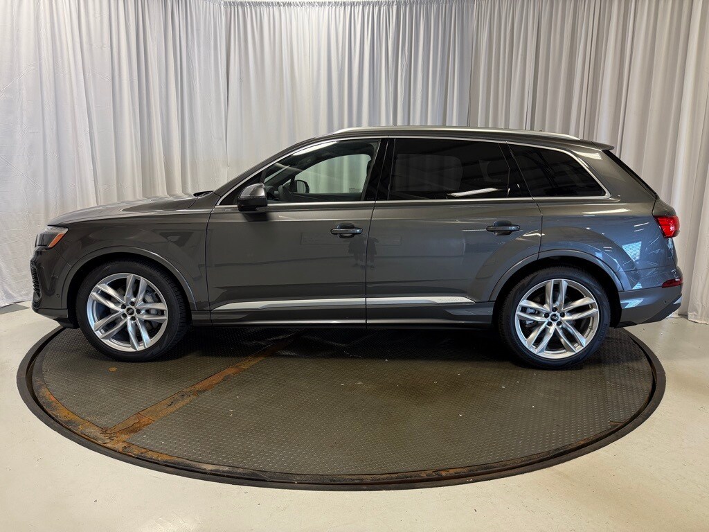 2025 Audi Q7 55 Premium Plus photo 2
