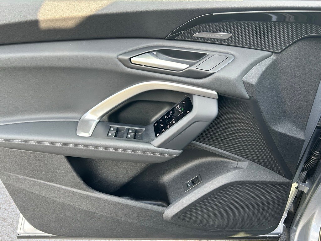 2025 Audi Q5 2.0T Premium Plus photo 4