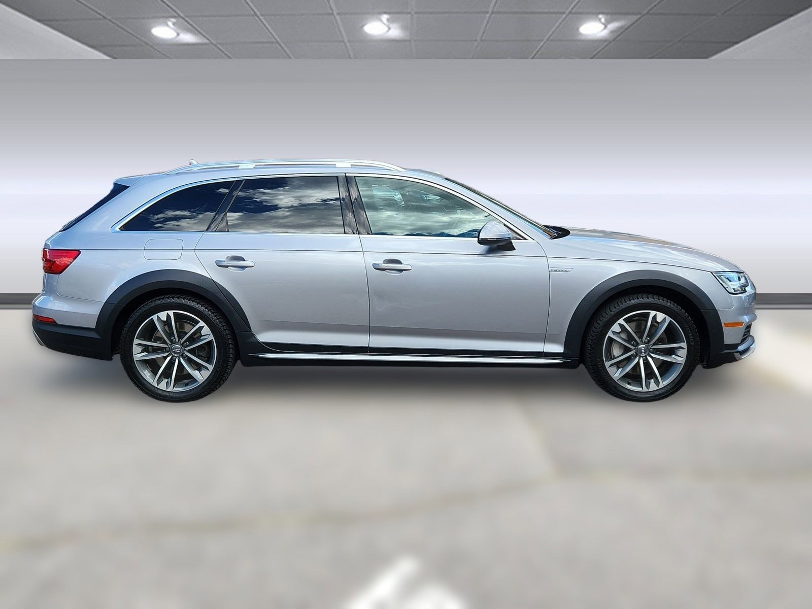 2017 Audi A4 Allroad Premium Plus photo 2