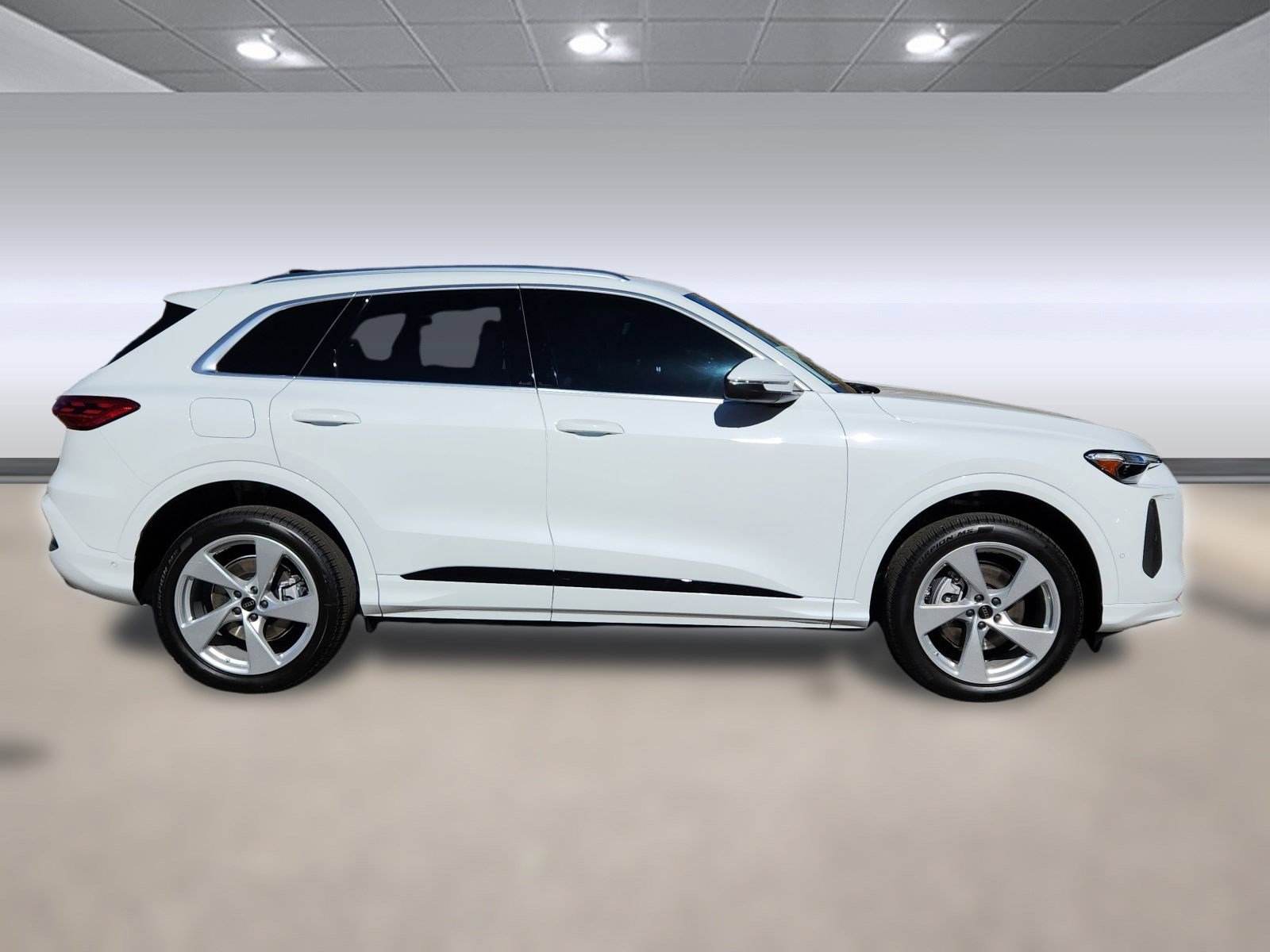 2025 Audi Q5 Premium Plus TFSI photo 2