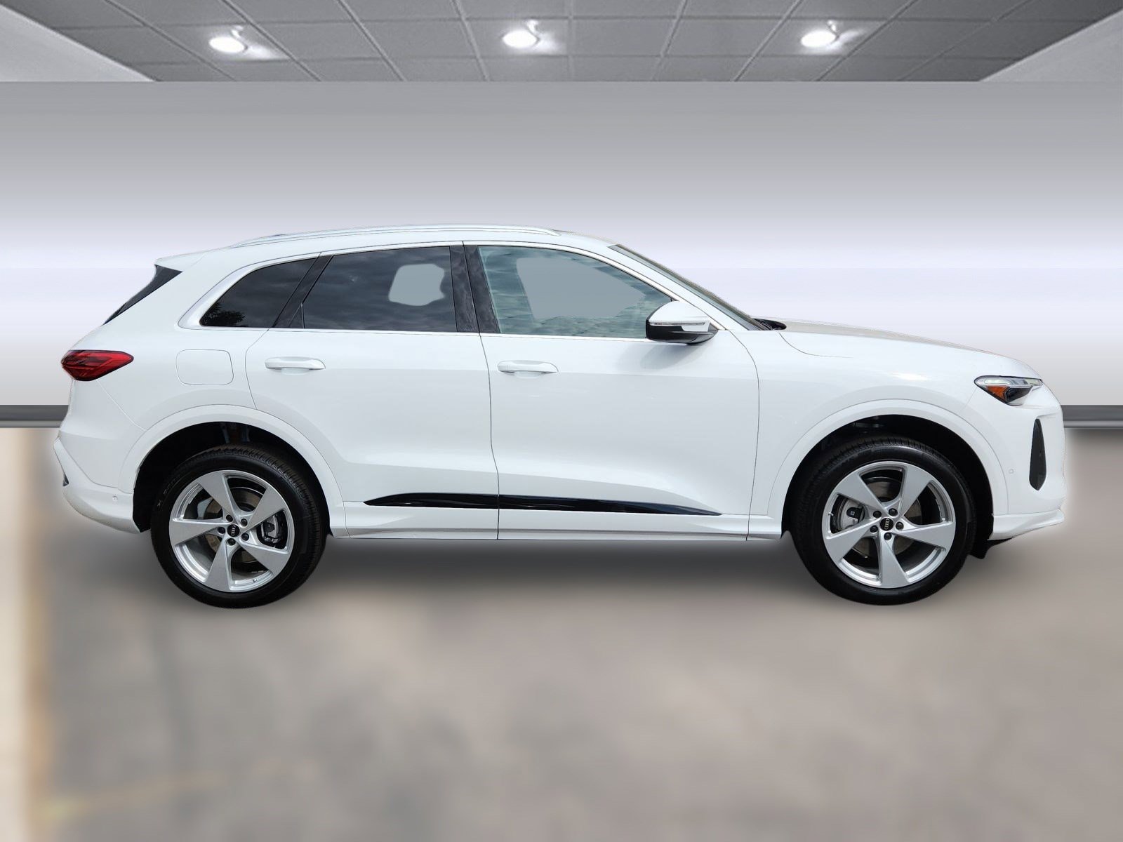 2025 Audi Q5 Premium Plus TFSI photo 2