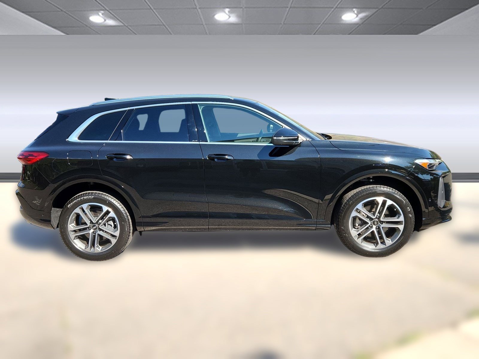 2025 Audi Q5 2.0T Premium Plus photo 2