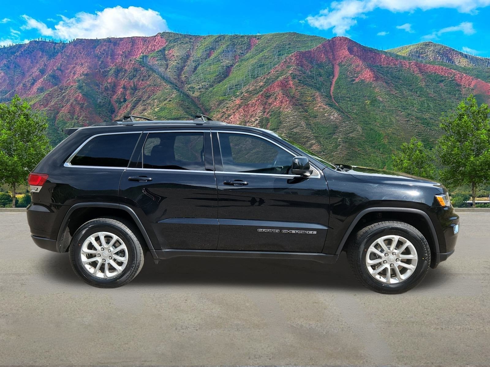Used 2021 Jeep Grand Cherokee Laredo with VIN 1C4RJFAG5MC547790 for sale in Glenwood Springs, CO