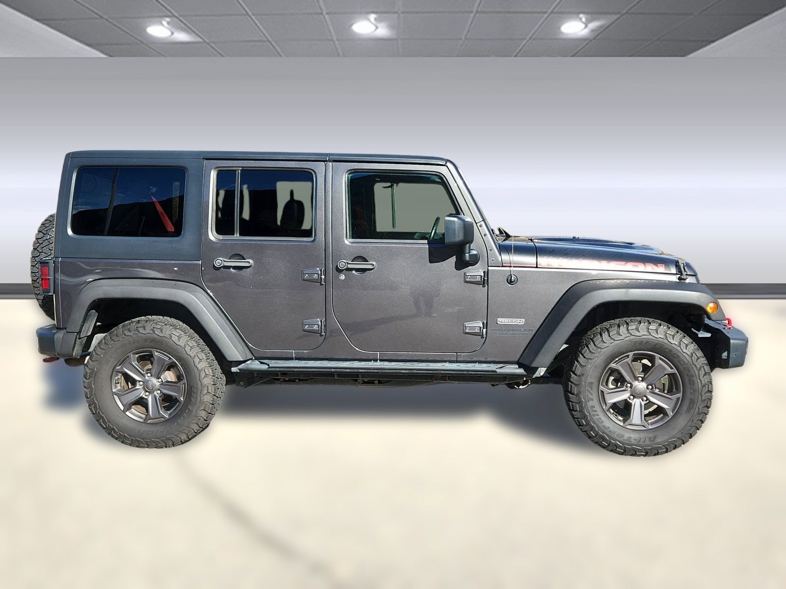 2017 Jeep Wrangler Unlimited Rubicon Recon photo 2