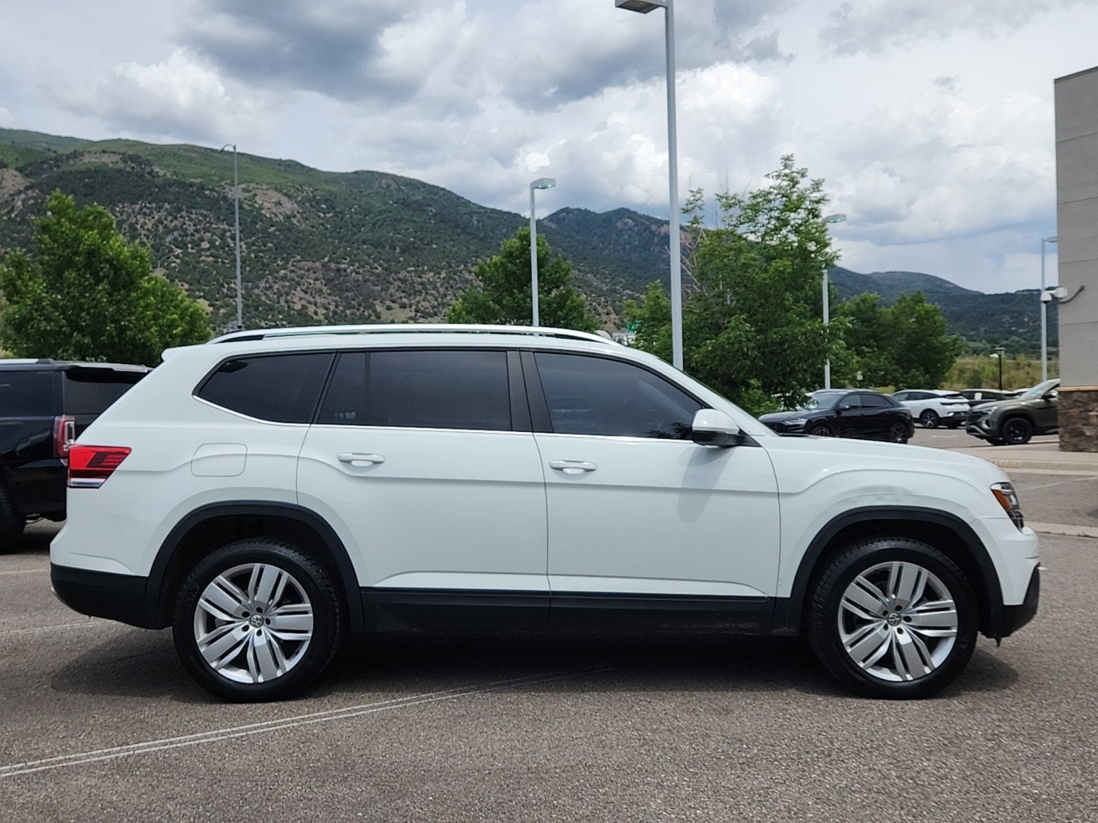 Used 2019 Volkswagen Atlas SE w/Tech with VIN 1V2UR2CA5KC523294 for sale in Glenwood Springs, CO