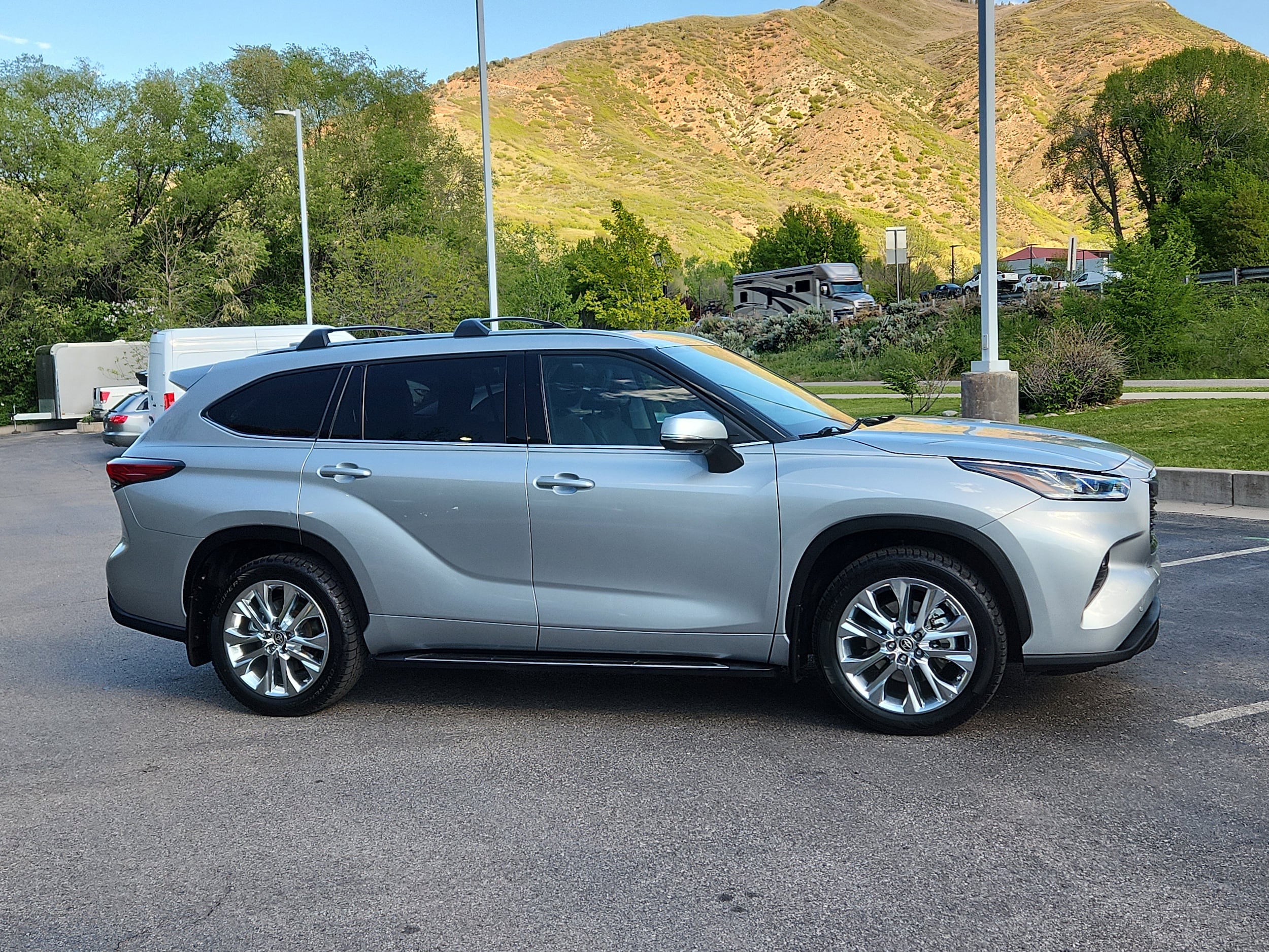Used 2023 Toyota Highlander Limited with VIN 5TDKDRAH1PS004393 for sale in Glenwood Springs, CO