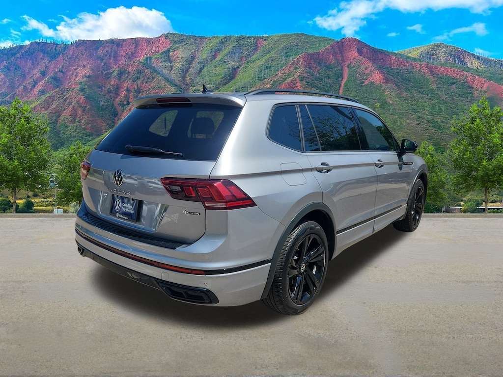 Used 2024 Volkswagen Tiguan SE R-Line Black 2.0T SE R-Line Black 4MOTION