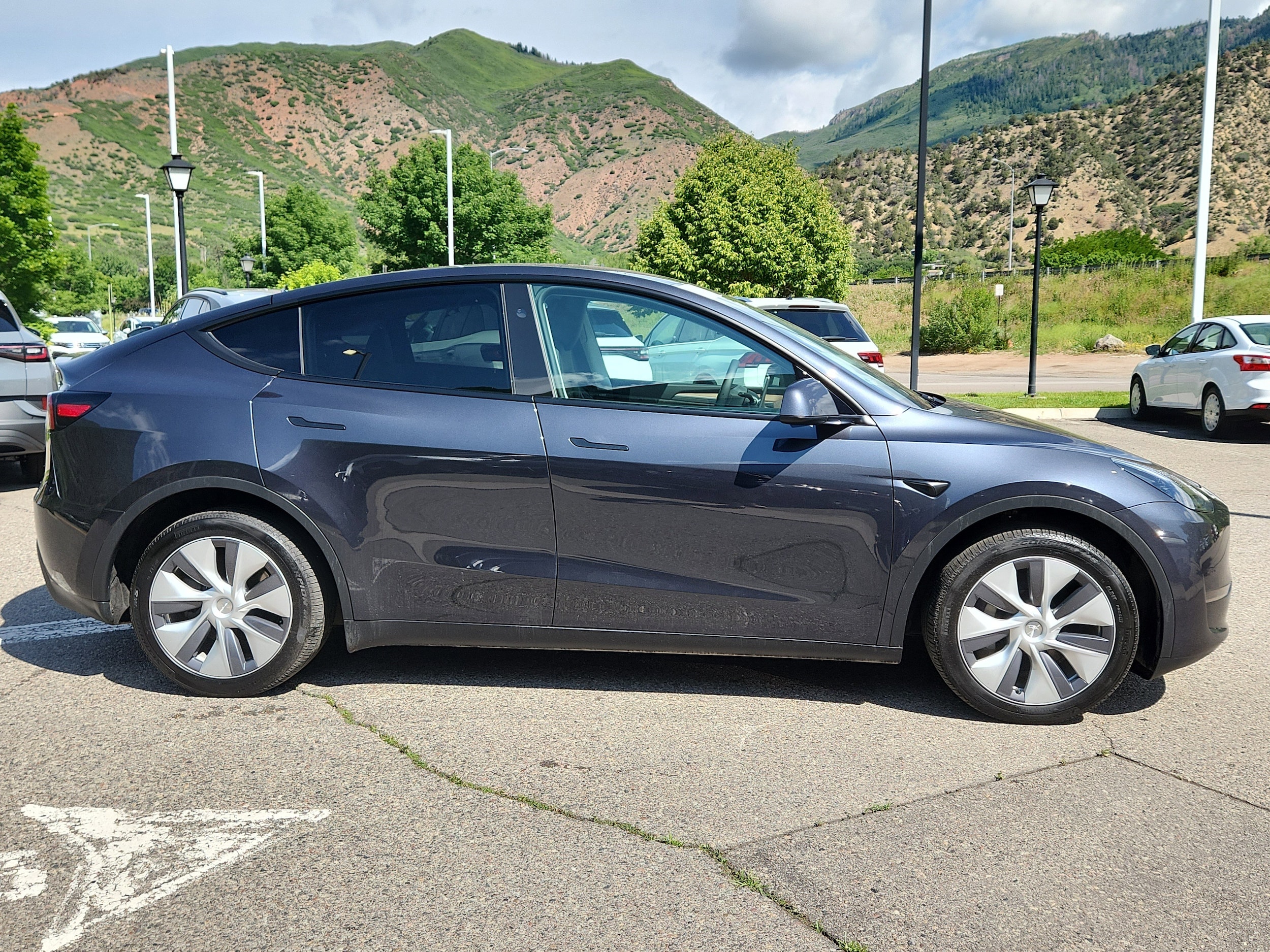 Used 2024 Tesla Model Y Long Range with VIN 7SAYGDEE2RA264927 for sale in Glenwood Springs, CO