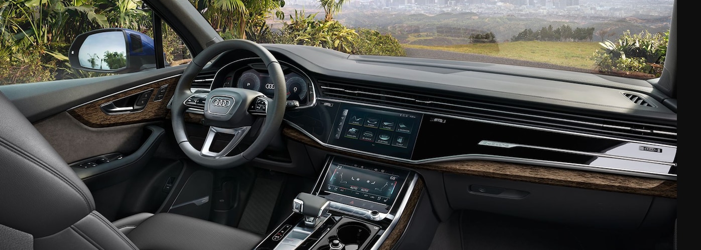 2021 Audi Q7 front seat interior