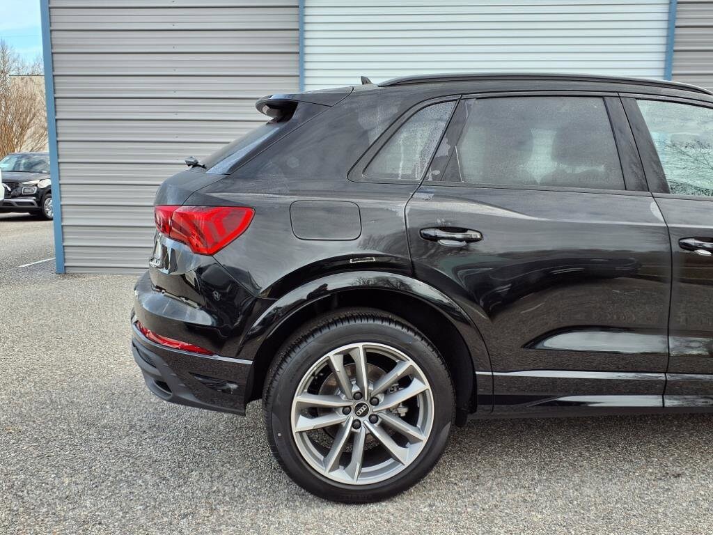 2025 Audi Q3 S line Premium photo 4