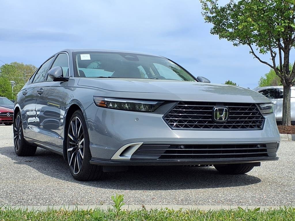 2023 Honda Accord Hybrid Touring photo 2