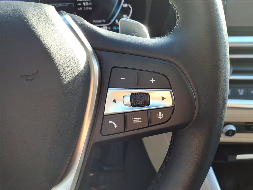 2022 BMW 3 Series 330e - Photo 19