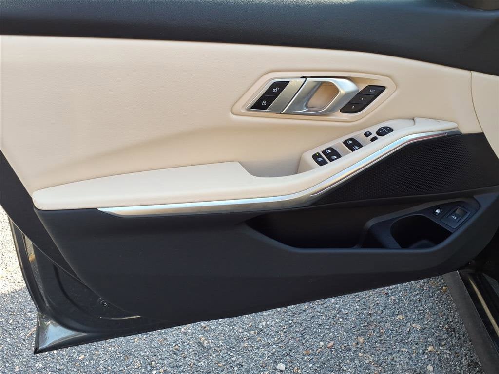 2022 BMW 3 Series 330e - Photo 14