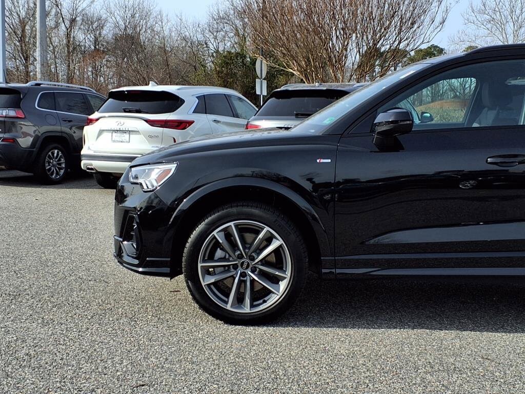 2025 Audi Q3 S line Premium photo 4