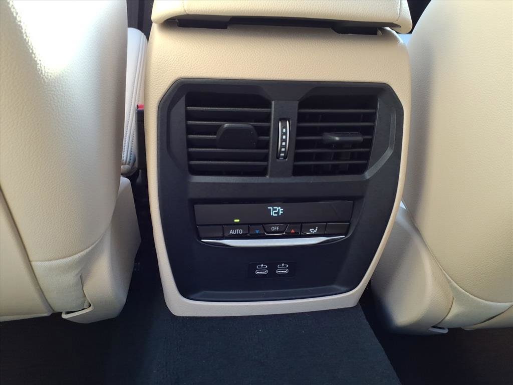 2022 BMW 3 Series 330e - Photo 10