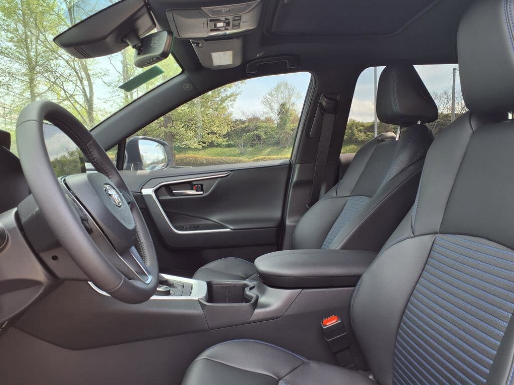 2024 Toyota RAV4 XSE - Photo 11