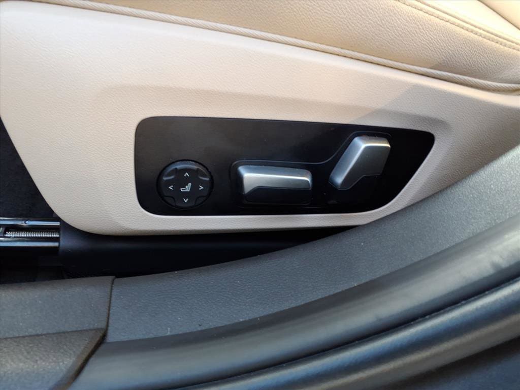 2022 BMW 3 Series 330e - Photo 13