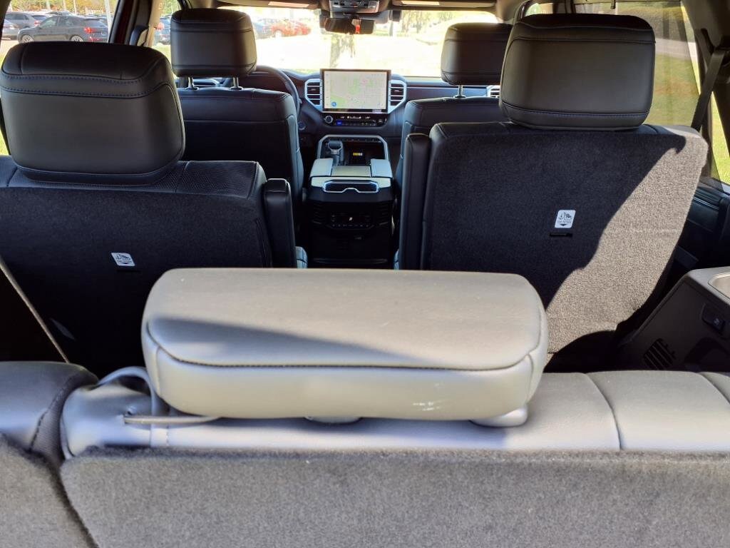 2024 Toyota Sequoia Platinum - Photo 24