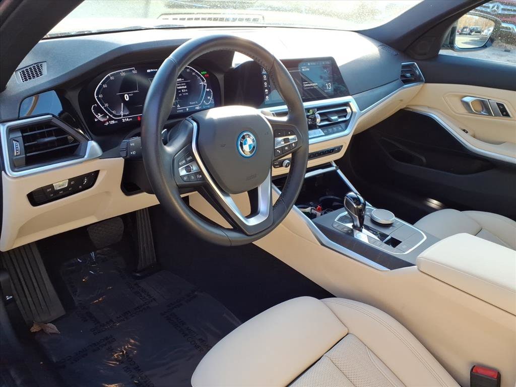 2022 BMW 3 Series 330e - Photo 15