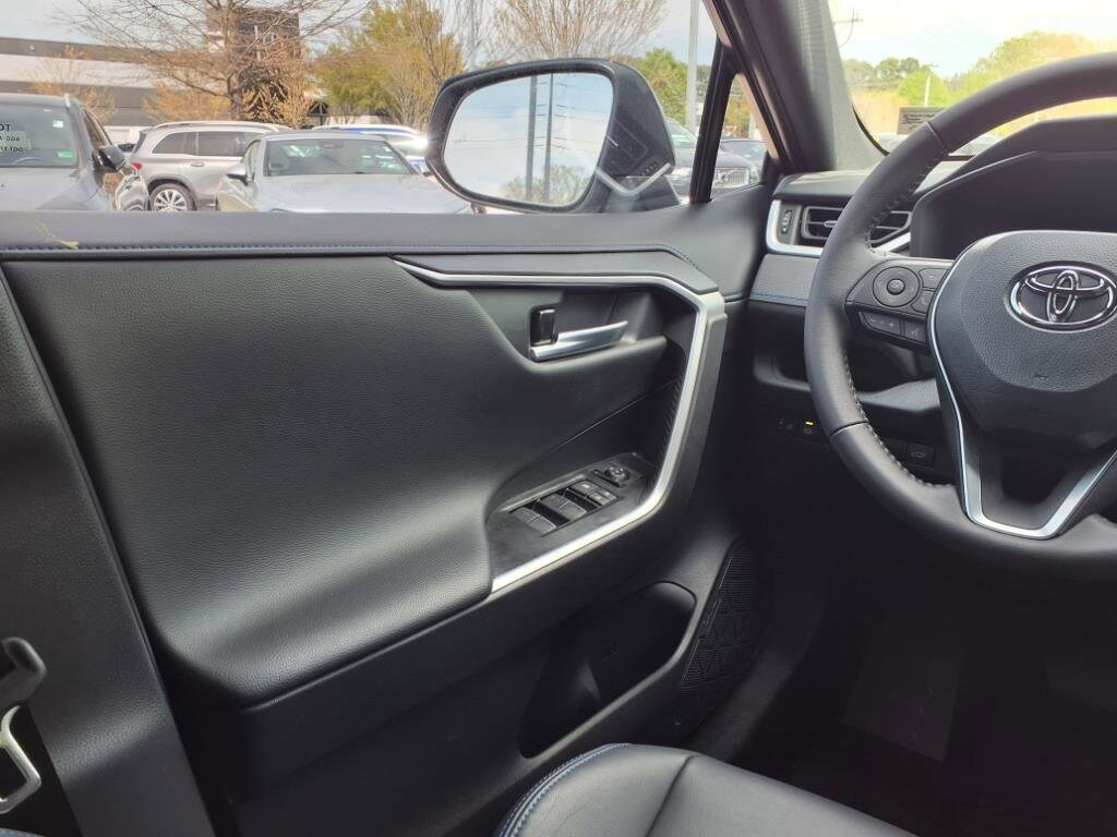 2024 Toyota RAV4 XSE - Photo 20
