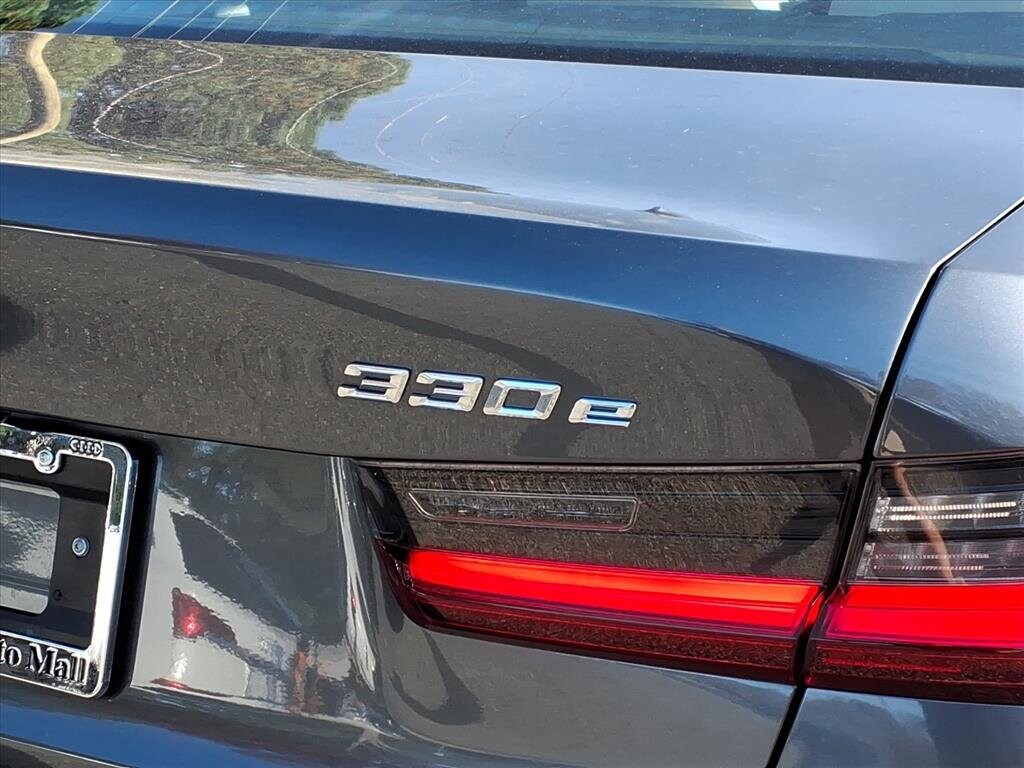 2022 BMW 3 Series 330e - Photo 7