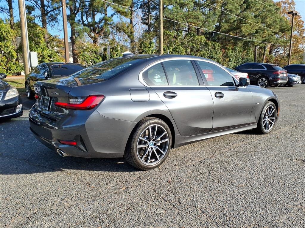 2022 BMW 3 Series 330e - Photo 6
