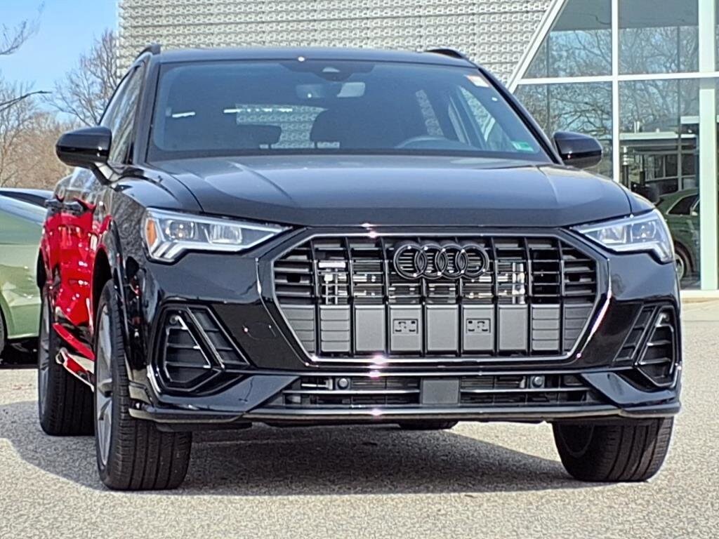 2025 Audi Q3 S line Premium photo 2