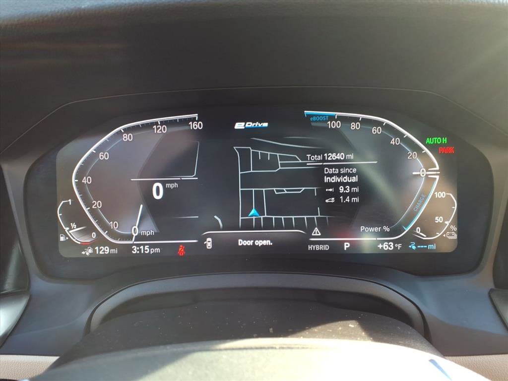 2022 BMW 3 Series 330e - Photo 17