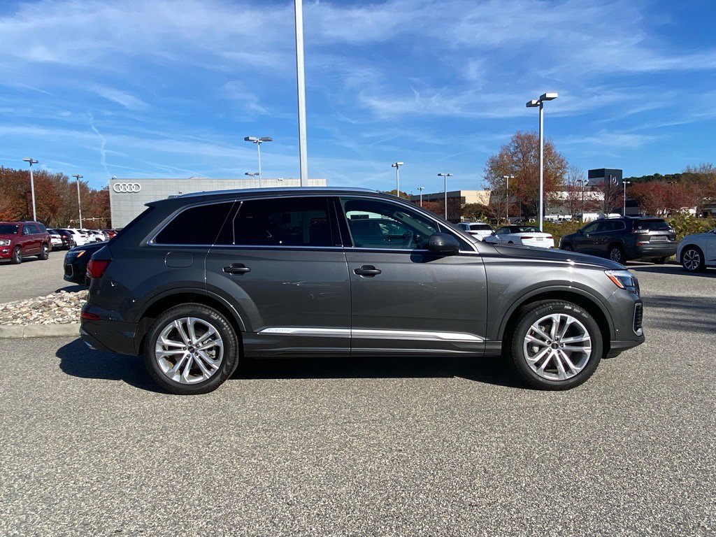 2025 Audi Q7 Premium photo 2