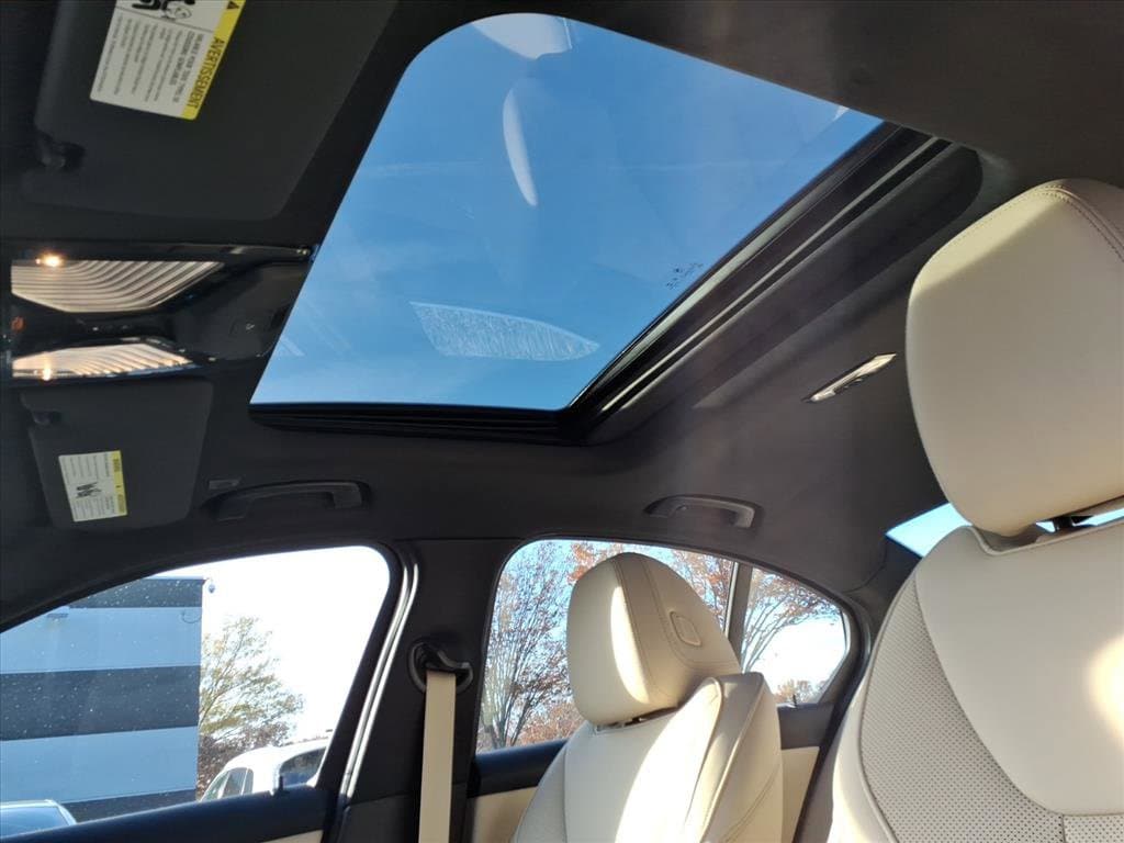 2022 BMW 3 Series 330e - Photo 16