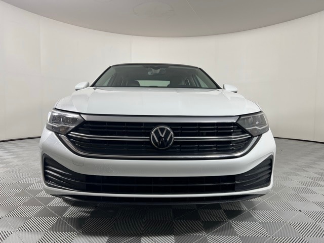 Used 2024 Volkswagen Jetta SE with VIN 3VW7M7BU7RM051787 for sale in Hawthorne, NY